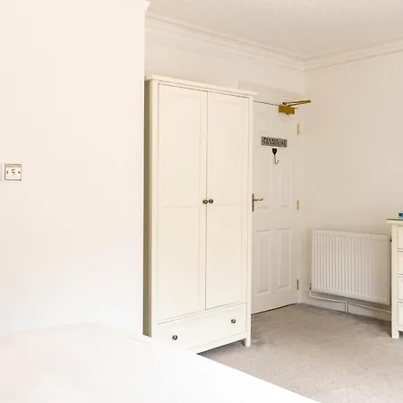 Bowness Guest House 3*