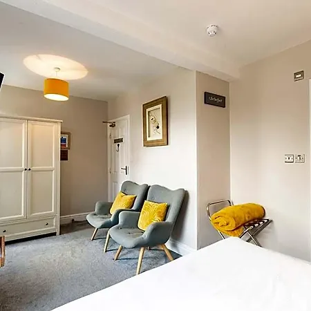 Pensión Bowness Guest House 3*